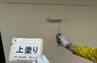 外壁上塗り　状況