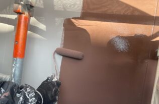 外壁塗分け部分中塗り　状況