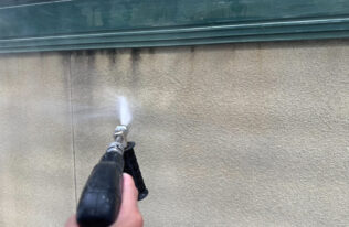 外壁高圧水洗浄　状況