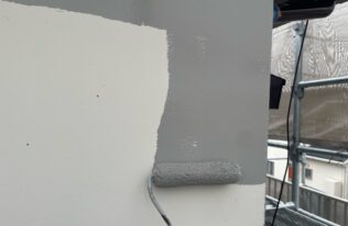 外壁上塗り　状況
