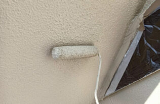 外壁上塗り　状況