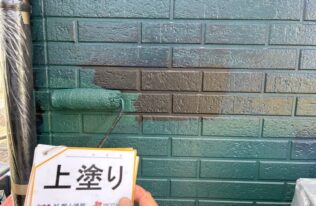 外壁上塗り　状況