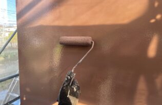 外壁塗分け部分上塗り　状況