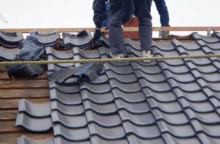 瓦屋根解体　状況