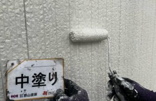 外壁中塗り　状況