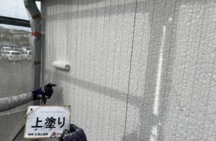 外壁上塗り　状況