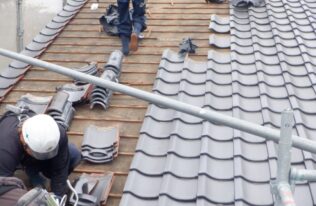 瓦屋根解体　状況