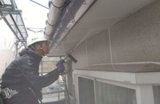 軒天高圧洗浄　状況