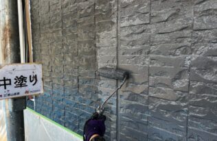 外壁中塗り　状況