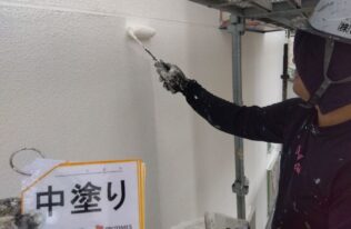 外壁中塗り　状況