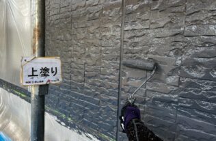 外壁上塗り　状況