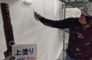 外壁上塗り　状況