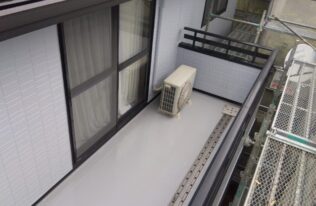 ベランダ防水の塗装状況です。