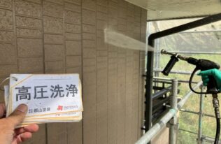 外壁の高圧洗浄状況です。