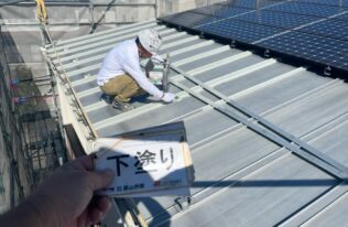 屋根の下塗り状況です。