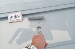 屋根の中塗り状況です。