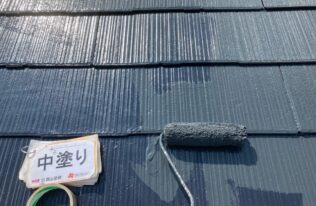 屋根の中塗り状況です。