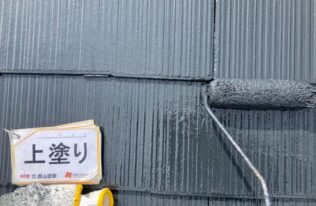 屋根の上塗り状況です。