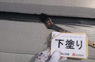 屋根の下塗り状況です。