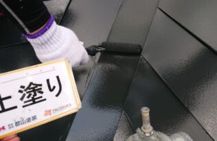 屋根の上塗り状況です。