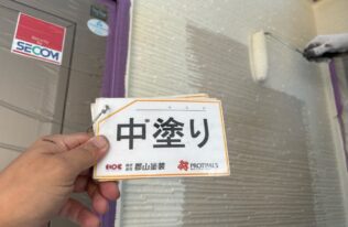 外壁　中塗り状況です。（ブロークンホワイト）