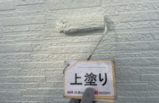 外壁の上塗り状況です。