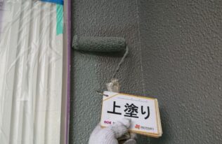 外壁の上塗り状況です。