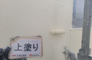 外壁　上塗り状況です。