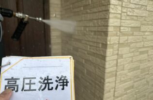 外壁の高圧洗浄状況です。