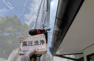 雨樋・破風　高圧洗浄