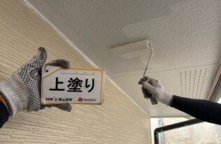 軒天　上塗り状況です。