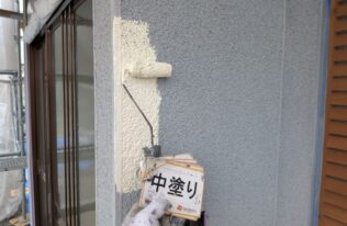 外壁　中塗り（ブロークンホワイト）