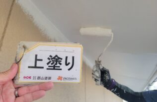 軒天　上塗り状況です。