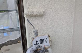 外壁　上塗り　（ブロークンホワイト）
