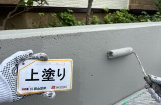 外構　上塗り状況です。