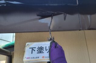 破風　下塗り状況です。