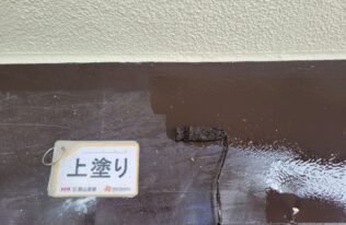 庇　上塗り状況です。