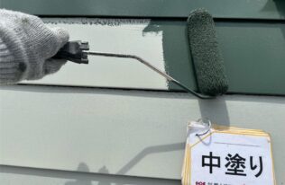 屋根の中塗り状況です。