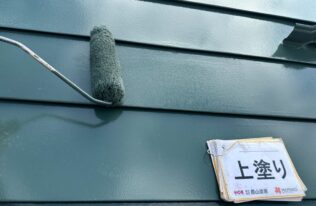 屋根の上塗り状況です。