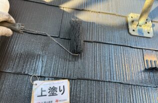 屋根の上塗り状況です。