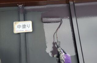 屋根　中塗り状況です。
