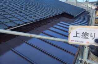 屋根　上塗り完了です。