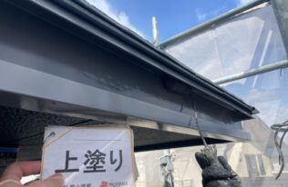 破風の塗装状況です。