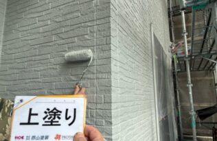 外壁の上塗り状況です。