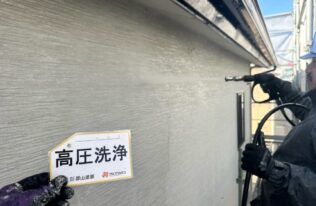 外壁の高圧洗浄状況です。