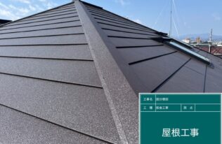 棟板金の取付完了です。