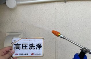 外壁の高圧洗浄状況です。