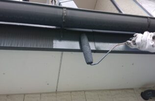 破風の塗装状況です。
