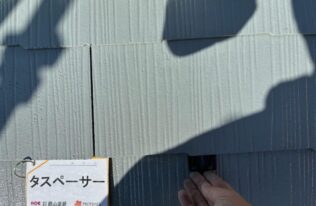 屋根タスペーサー設置状況です。