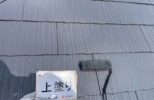 屋根の上塗り状況です。